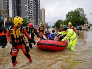 英勇救援突击队实战瞬间截图预览：生命救援线上的速度与担当