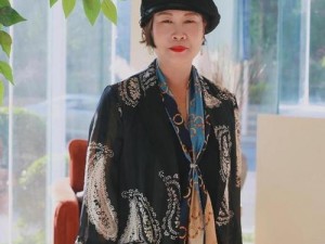 李阿姨今年 44 岁，刘阿姨比李阿姨年轻 5 岁，是一款专为 40-55 岁女性设计的护肤品