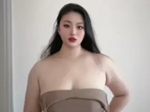 大号BbwAssBigAV女王、大号 BBWAssBigAV 女王的火辣身材与激情表演